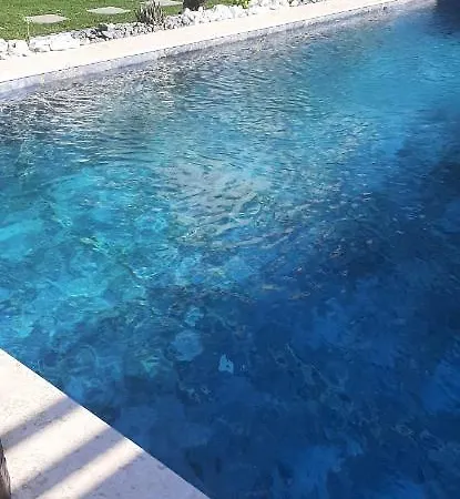 Mustakil Havuzlu * Cesme