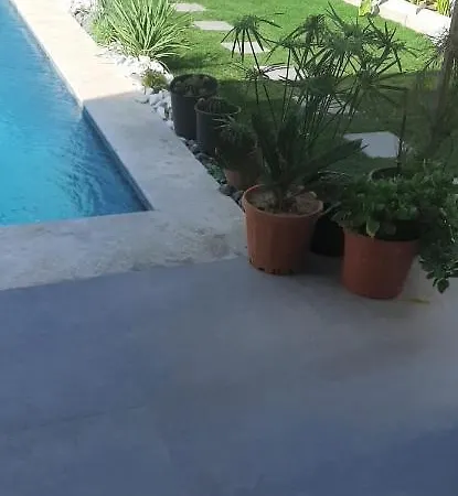 Mustakil Havuzlu Villa